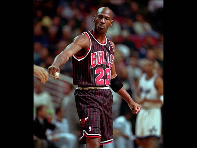 Michael Jordan Wallpaper.jpg (35045 bytes)